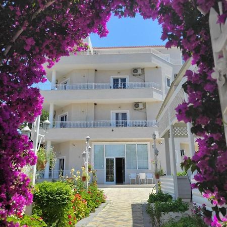 Villa August Ксамил Экстерьер фото